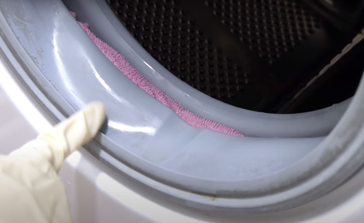 Cómo limpiar la goma de la lavadora